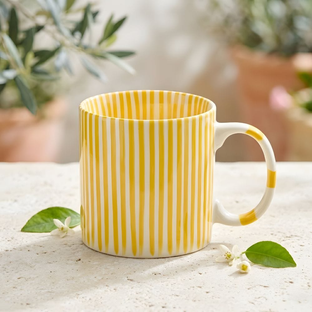 Kubek w żółte paski 380 ml z porcelany z dekoracyjnym uchem
