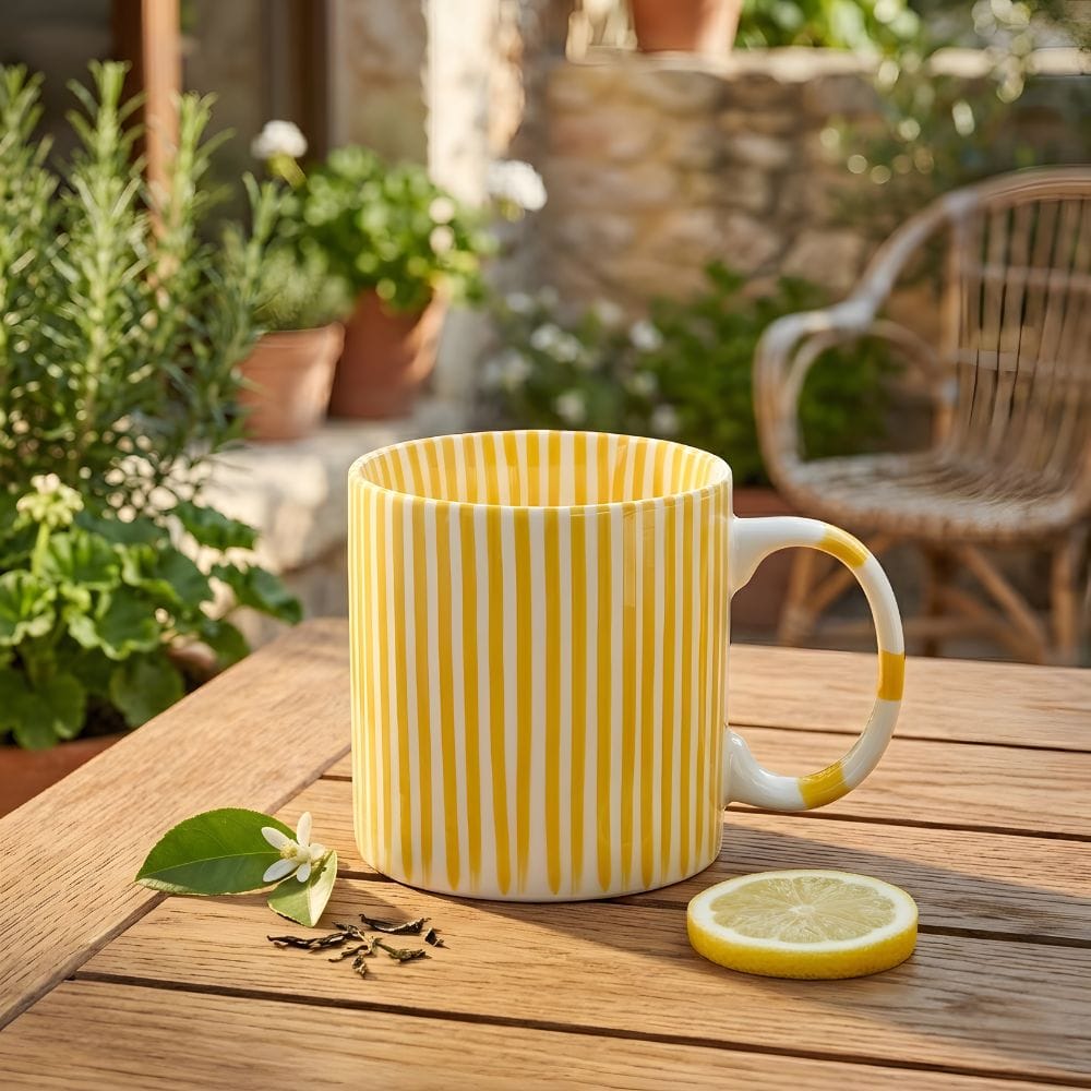 Kubek w żółte paski 380 ml z porcelany z dekoracyjnym uchem